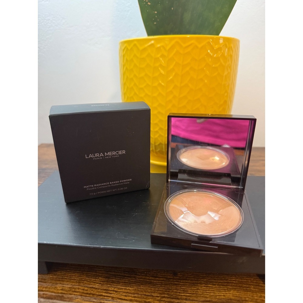 Laura Mercier Matte Radiance Baked Powder Bronze 02 7.5g 0.26oz Bronzer Compact